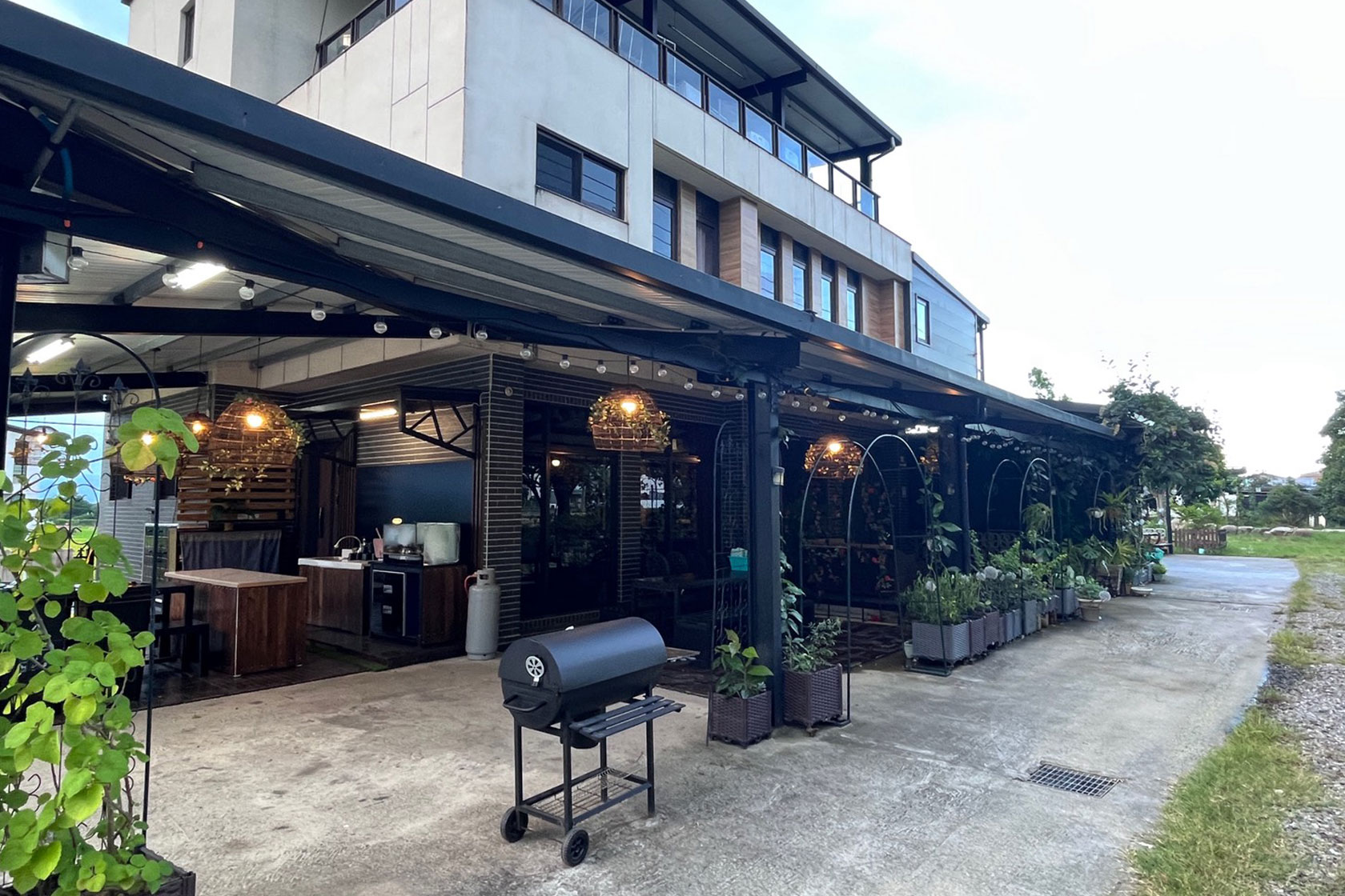 民宿庭院烤肉區